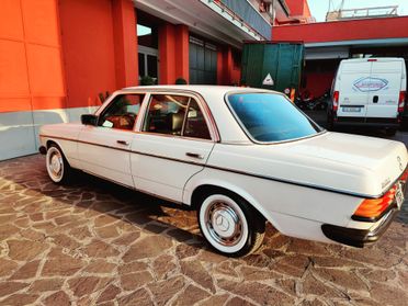 Mercedes-benz 240 D