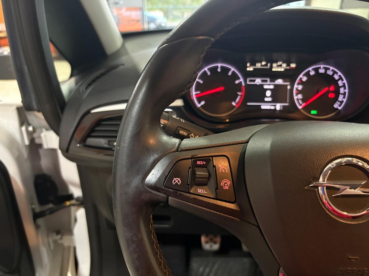 Opel Corsa 1.4 90CV GPL Tech Coupé b-Color