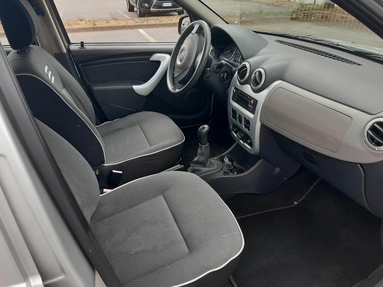 Dacia Sandero 1.2 16V GPL 75CV Embleme