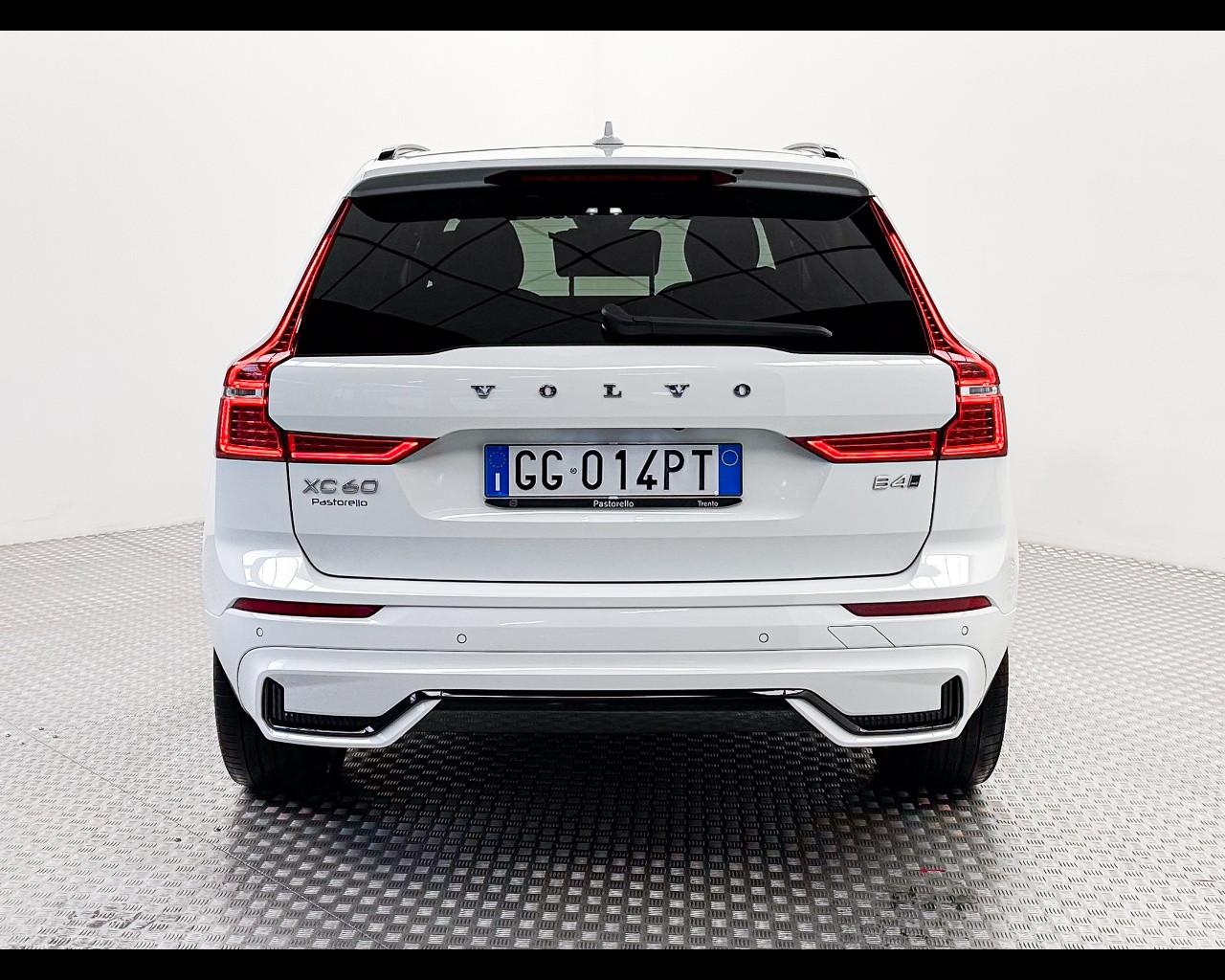 VOLVO XC60 B4 (d) AWD automatico Plus Dark