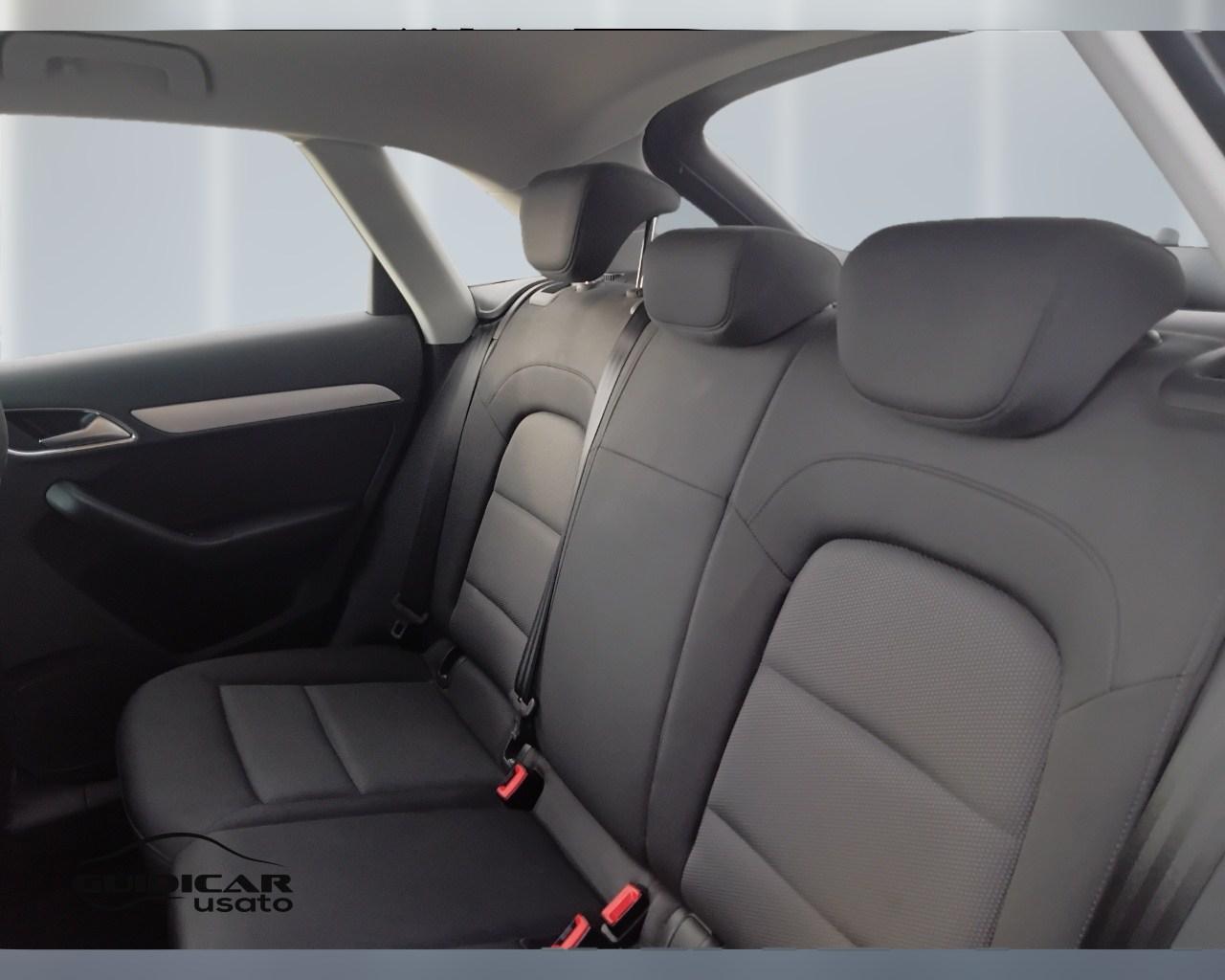 AUDI Q3 I 2015 - Q3 2.0 tdi Business 120cv