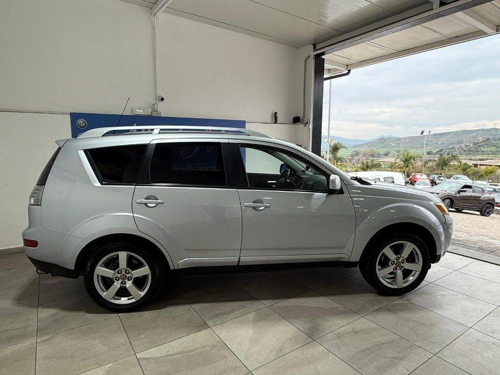 Mitsubishi Outlander 2.0 DI-D Instyle 7 p.ti DPF 7 POSTI
