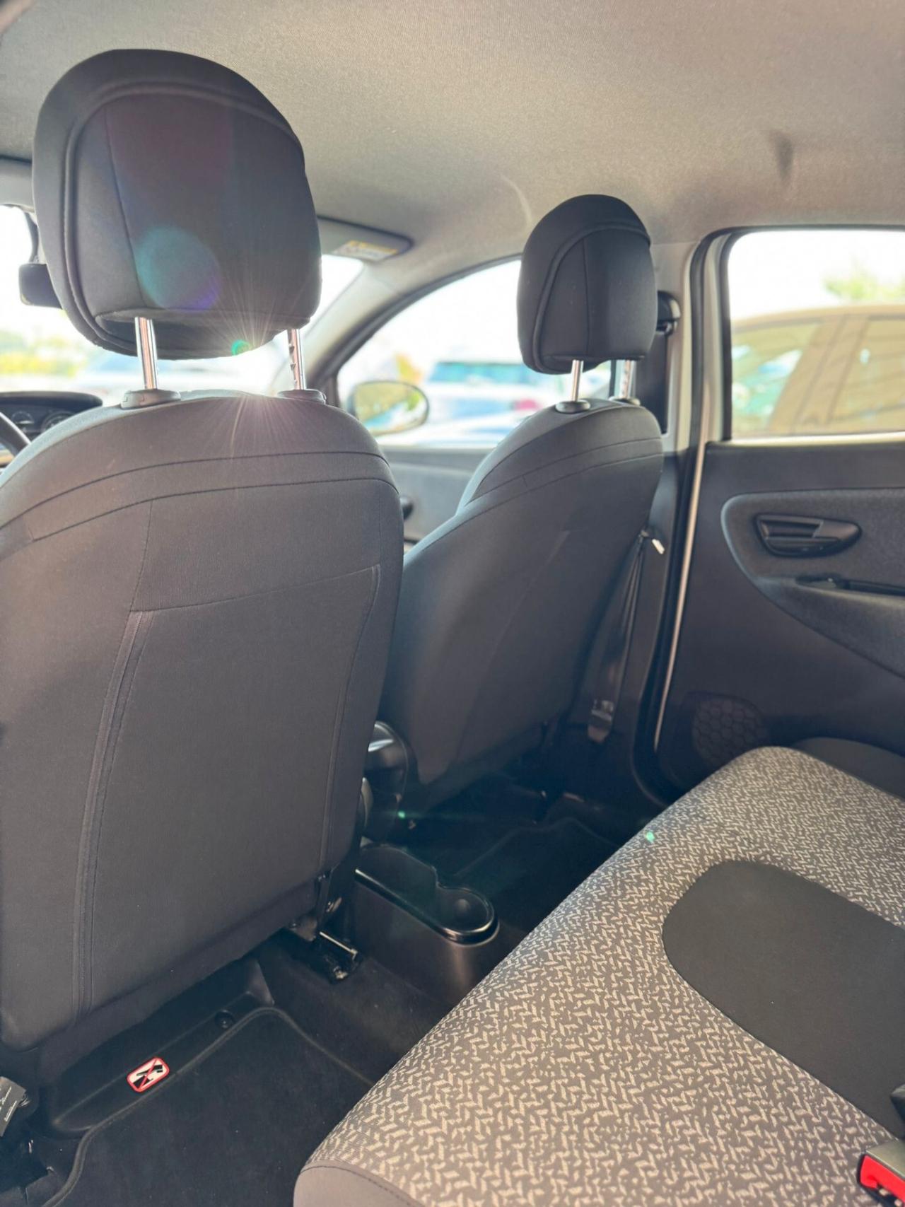 Lancia Ypsilon 1.0 FireFly 5 porte S&S Hybrid Silver Plus
