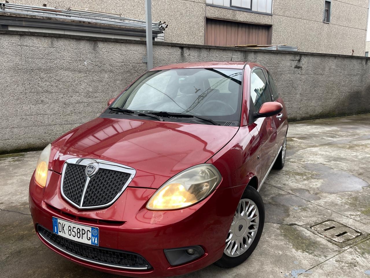 Lancia Ypsilon 1.2 benzina euro4 neopatentati