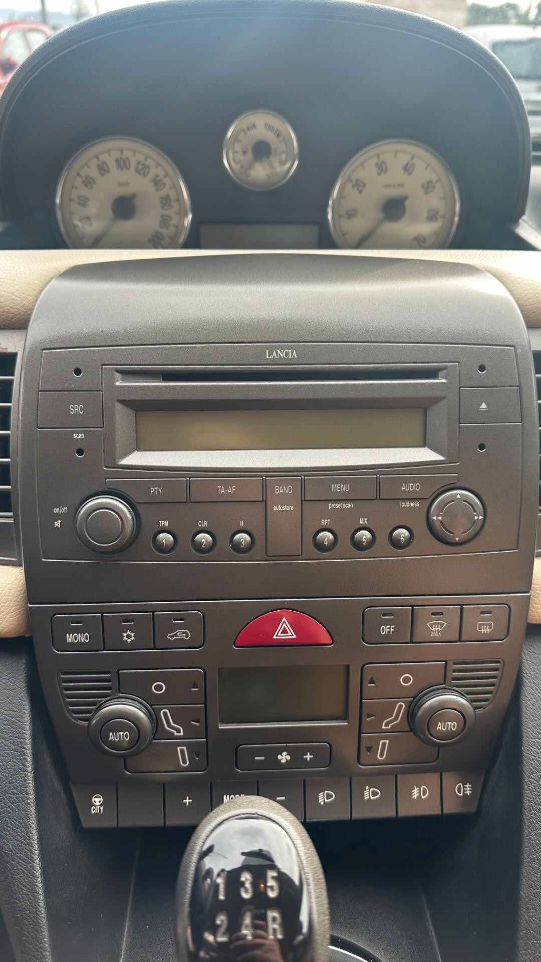 Lancia Ypsilon 1.2 16V Platino