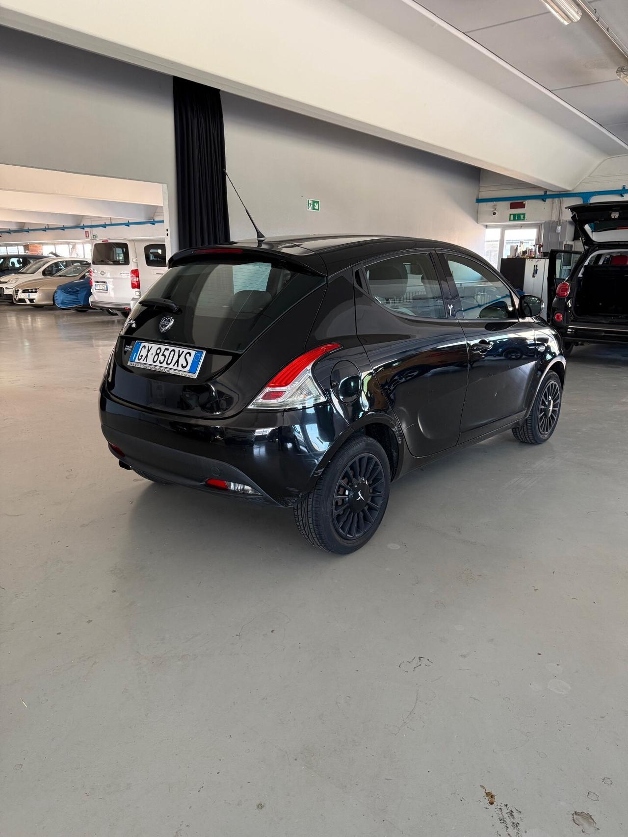 Lancia Ypsilon 1.2 69 CV 5 porte S&S Silver