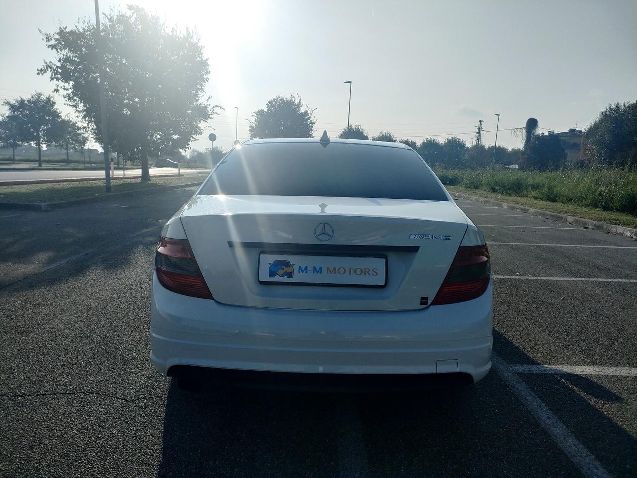 MERCEDES-BENZ C 180 CGI AMG Pack