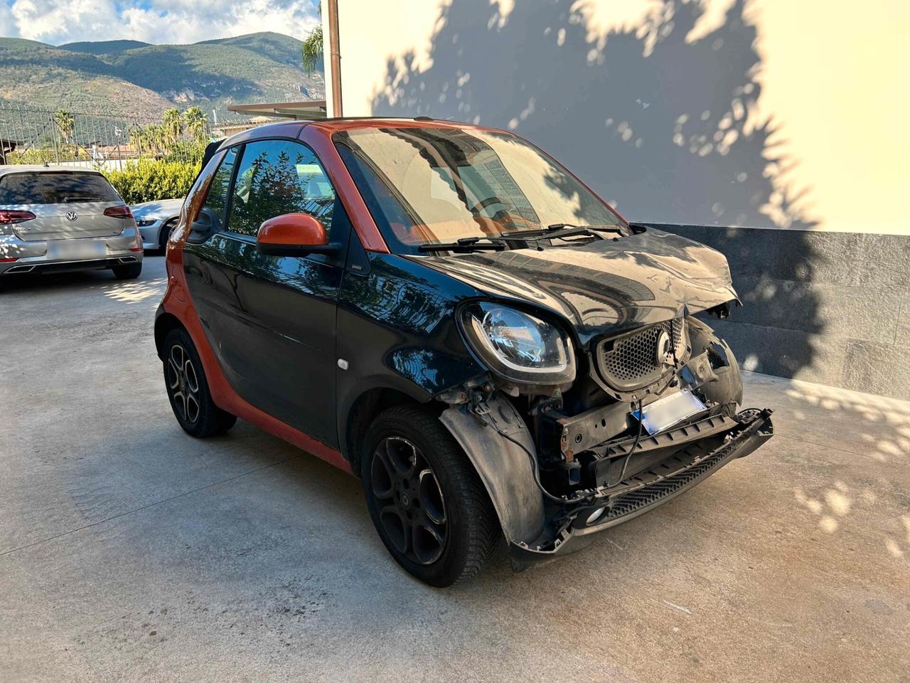 Smart ForTwo Cabrio 1.0 Benz 70CV Aut - 2016 Incidentata