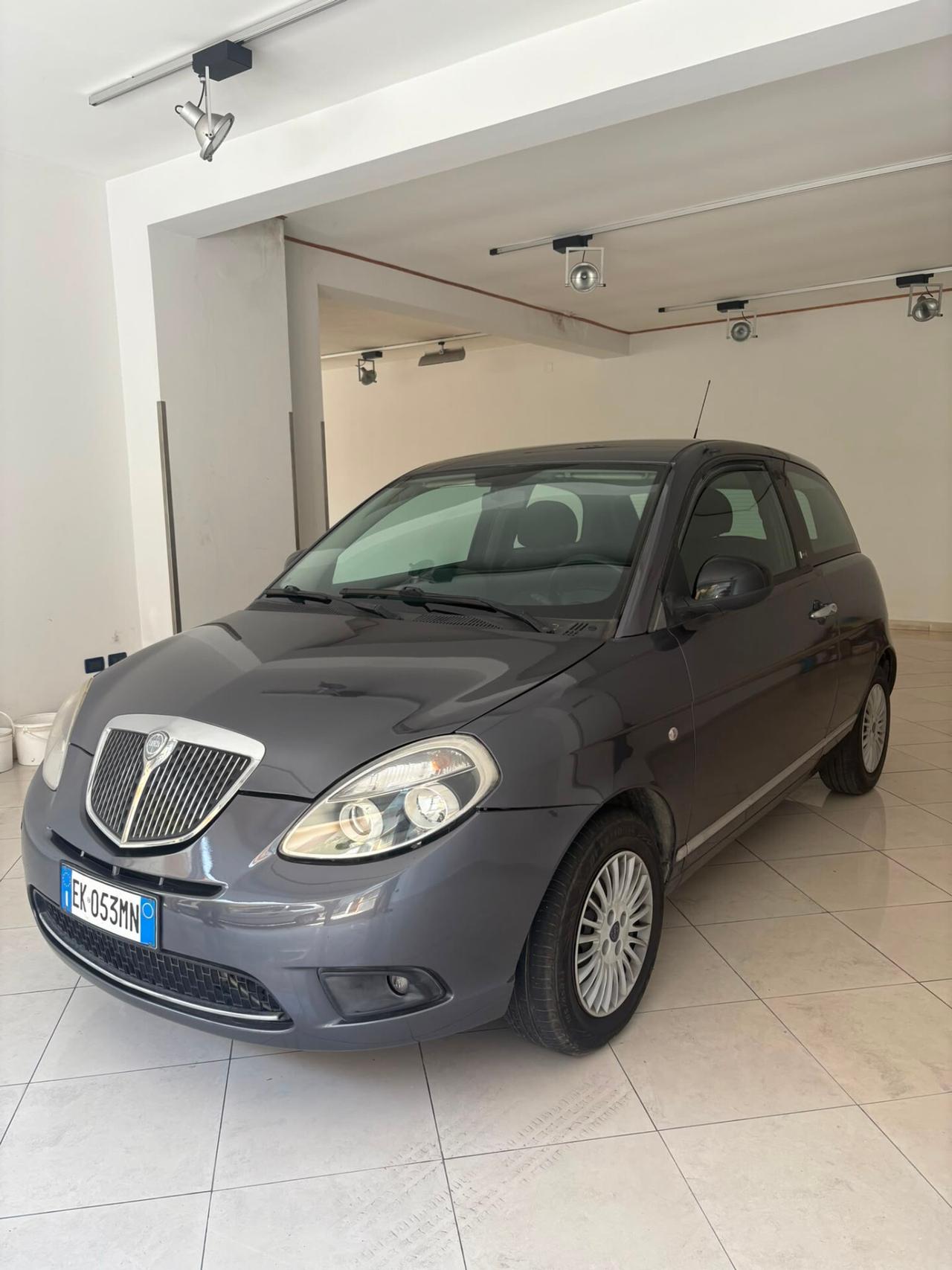 Lancia Ypsilon 1.3 MJT 75 CV Unyca