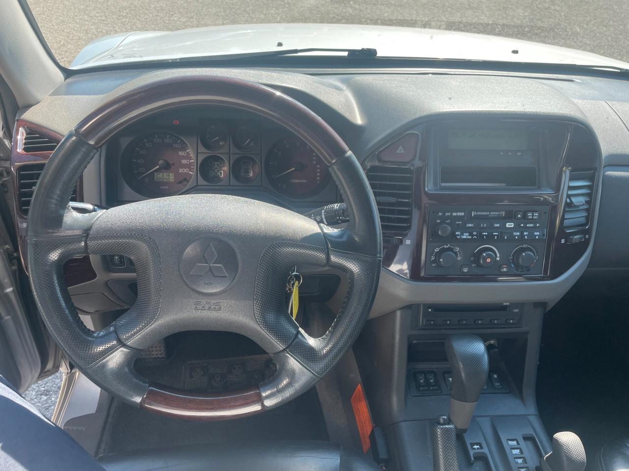Mitsubishi Pajero III 3.2 16V DI-D 5p. GLX 7p.