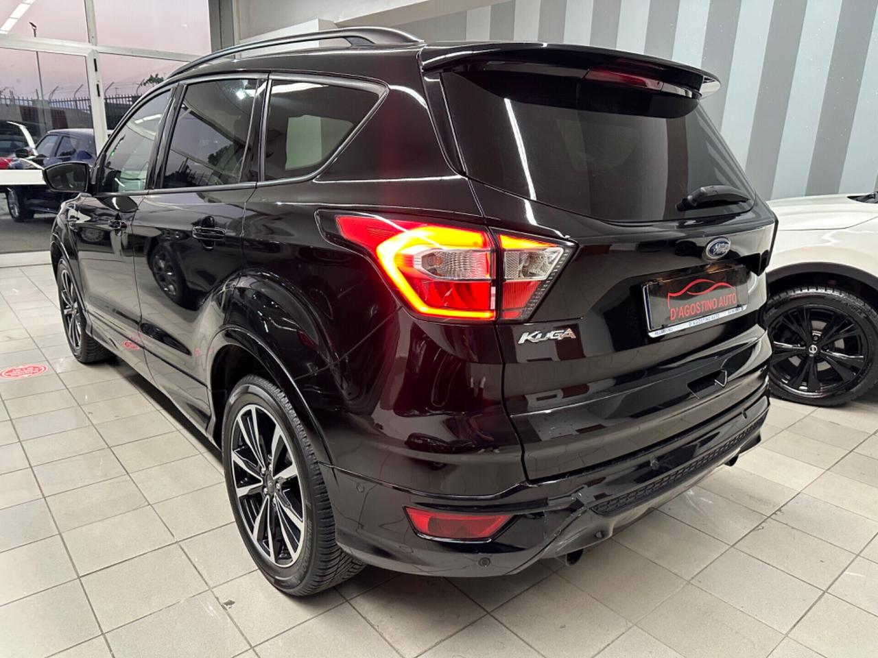 Ford Kuga 1.5 TDCI 120 CV 2WD ST-Line