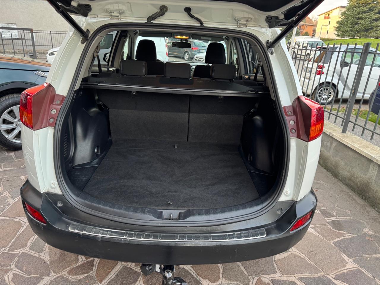 Toyota RAV 4 RAV4 2.2 D-CAT A/T 4WD Lounge gancio traino