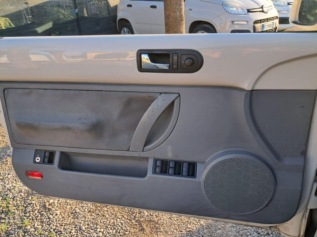 VOLKSWAGEN - New Beetle Cabrio - 1.6 Cabrio