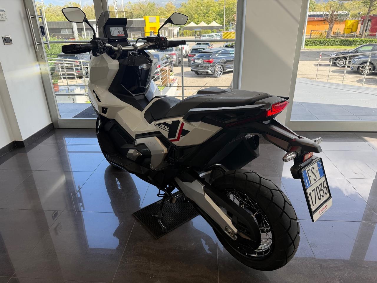 Honda X-ADV 750 advenure garanzia casa madre
