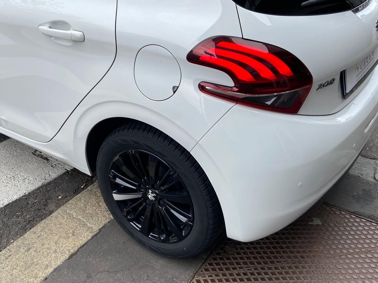 Peugeot 208 Black Line 1.2 PureTech 82 #50393