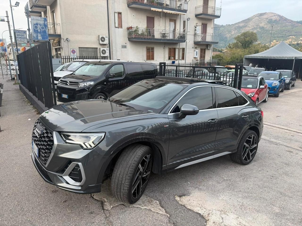 Audi Q3 35 TDI S tronic Identity Black