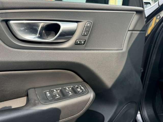 Volvo XC60 B4 automatico Plus Dark awd N1