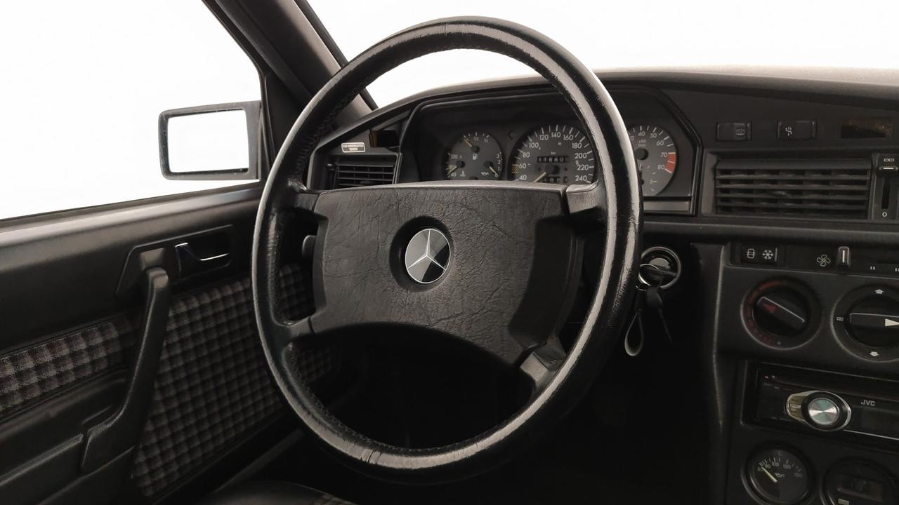 Mercedes-Benz E190 2.3 16V