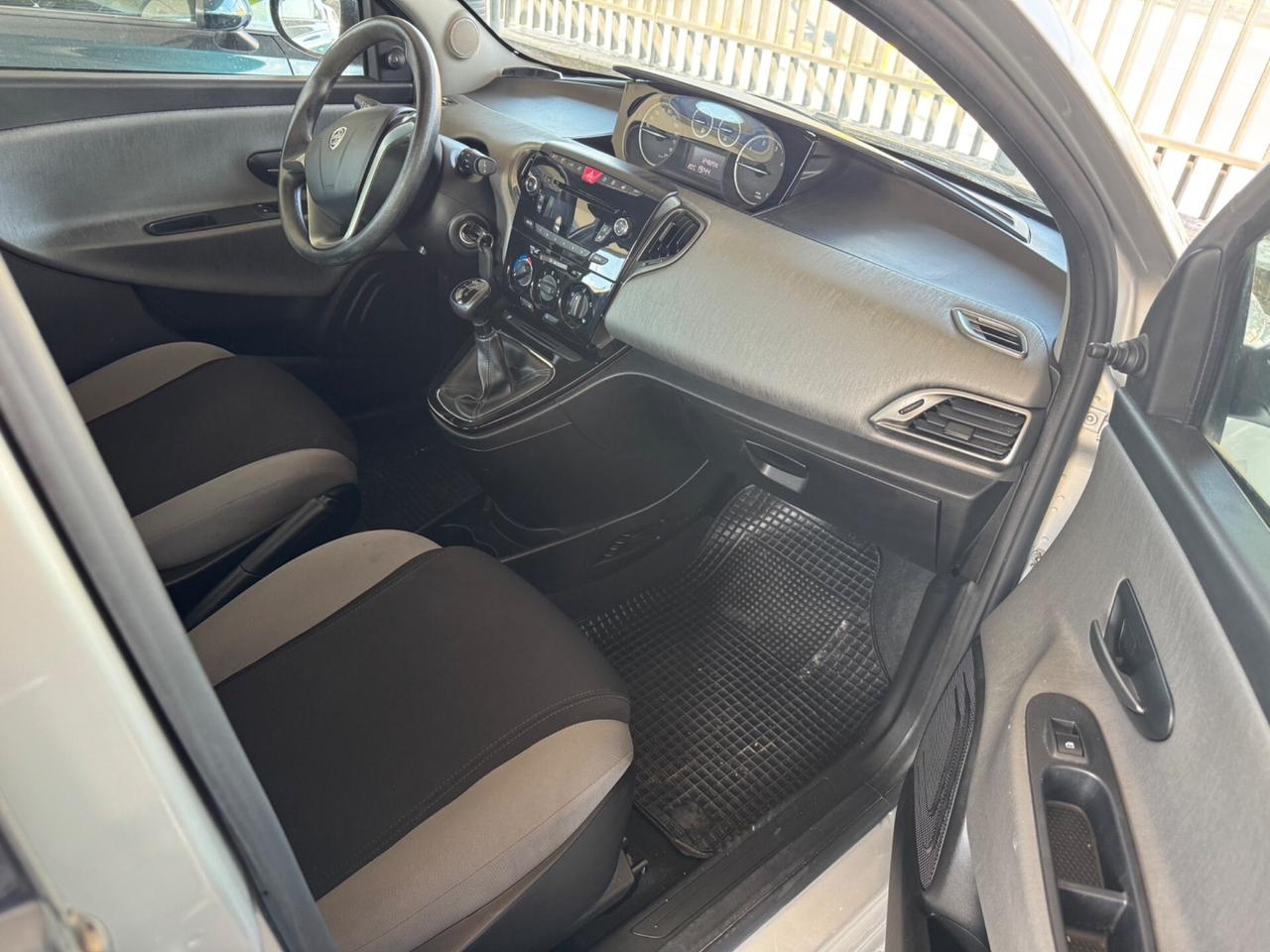 Lancia Ypsilon 1.3 MJT 16V 95 CV 5 porte S&S Silver