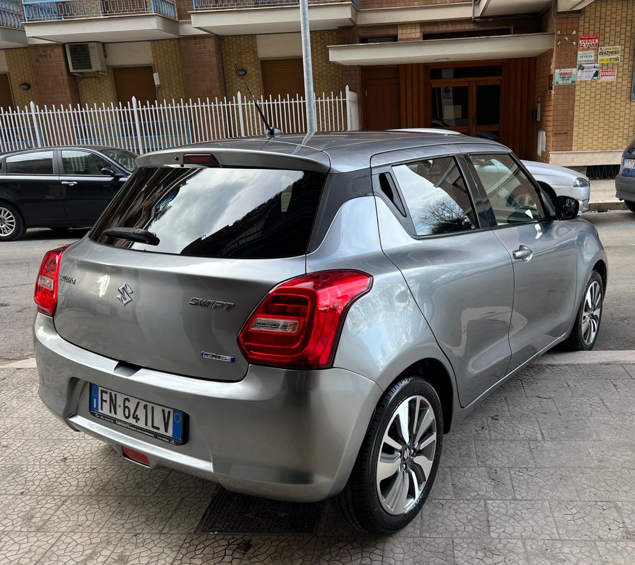 SUZUKI SWIFT 1000 BENZINA HYBRIDA