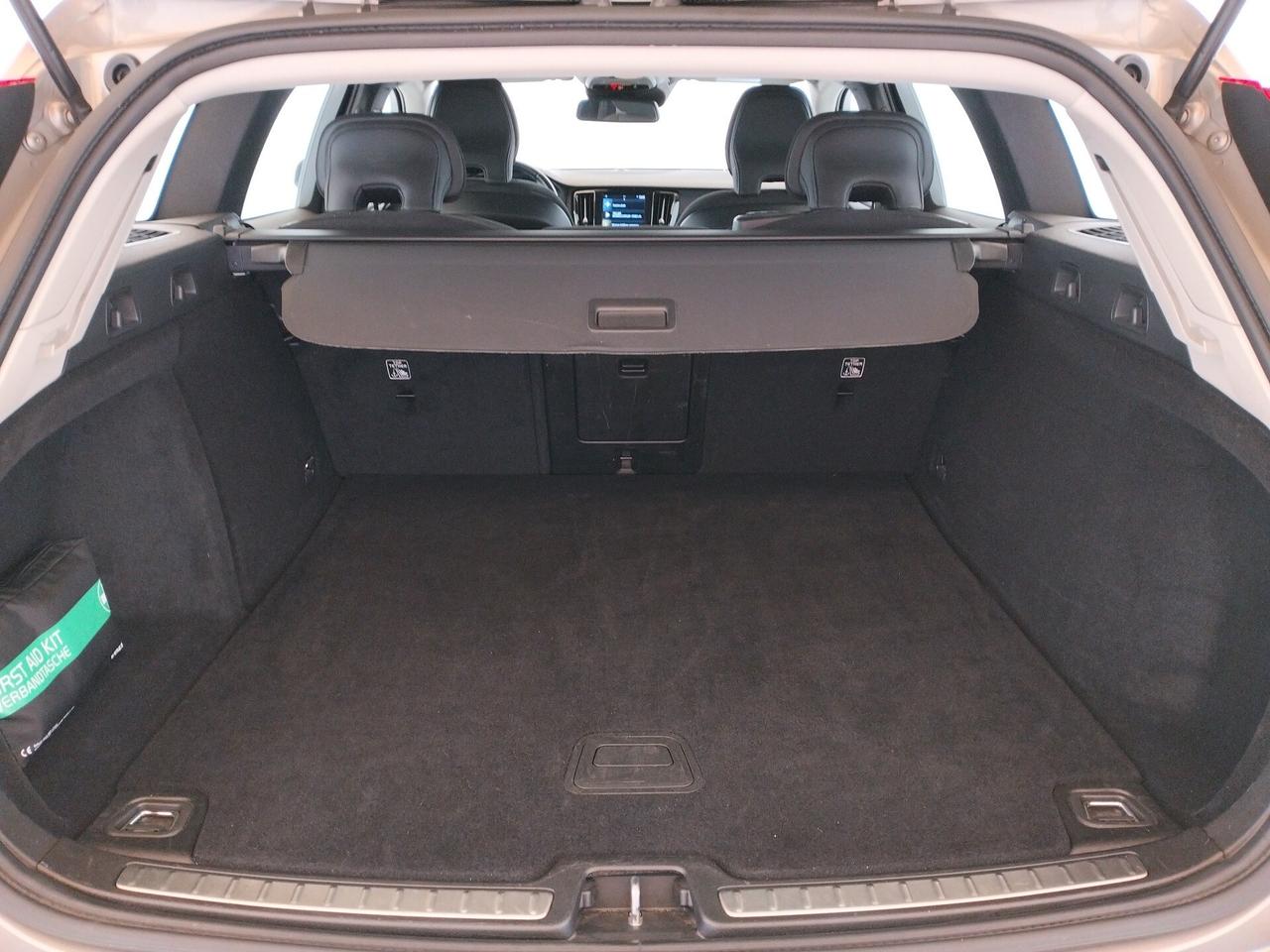 VOLVO V60 2.0 b4 Momentum Business auto - IVA ESPOSTA