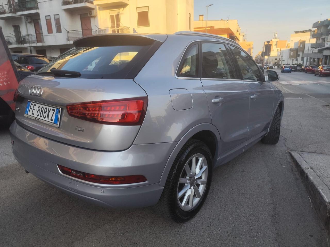 Audi Q3 2.0 TDI Design * Navi * Full Led * Garantita 12 Mesi