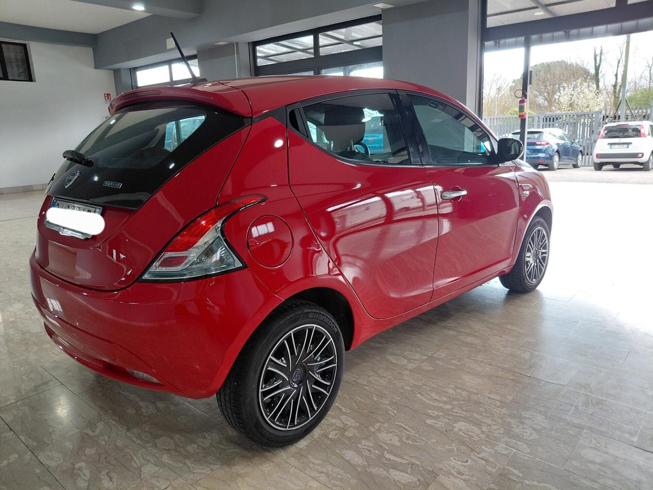 Lancia Ypsilon 1.0 FireFly 5 porte S&S Hybrid Ecochic Silver