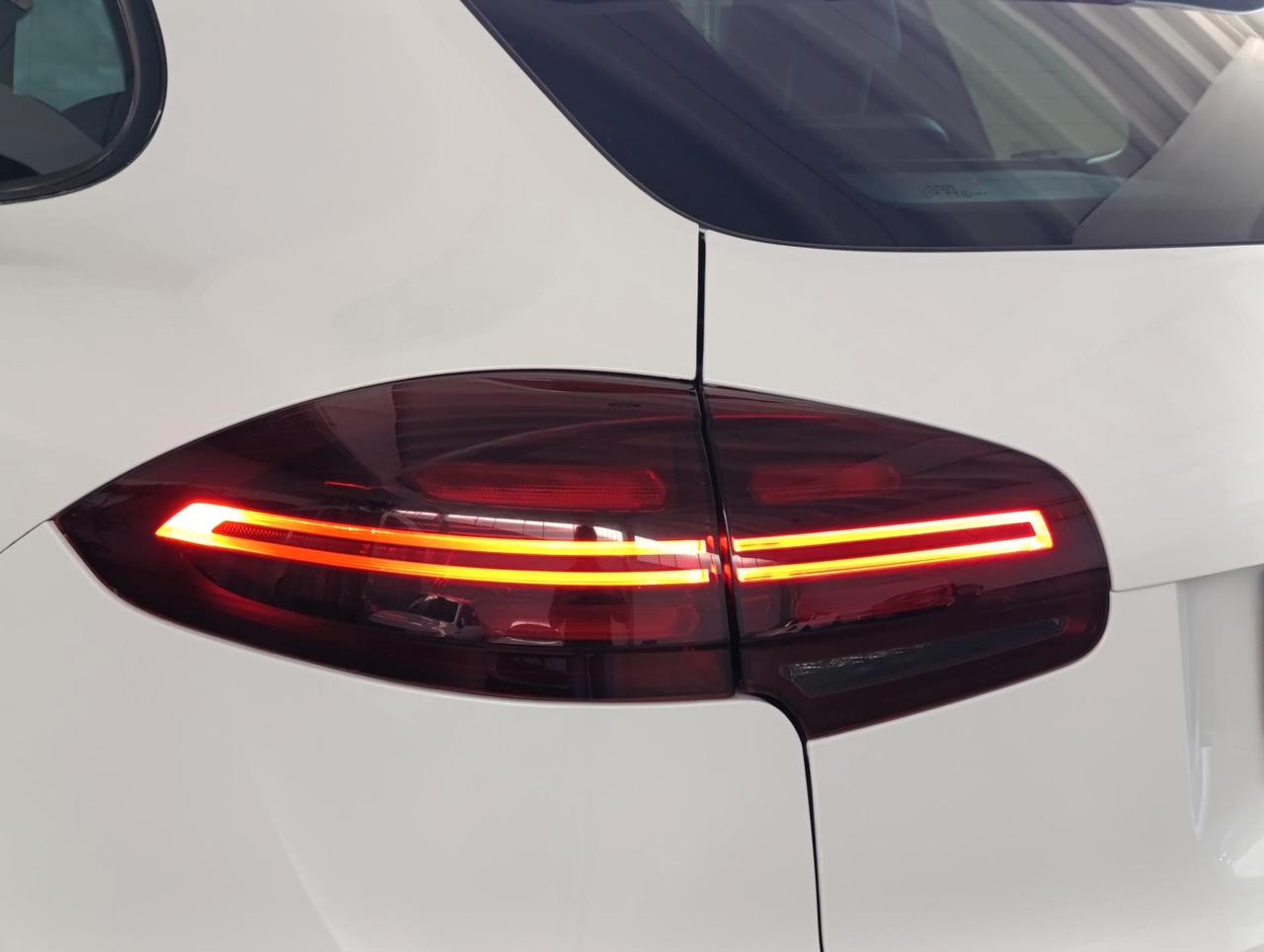 Porsche Cayenne 3.0 Platinum Edition tiptronic