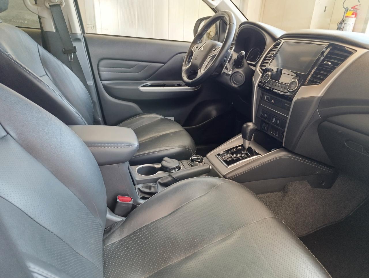 Mitsubishi L200 Double Cab L200 d.cab 2.3d Intense 4wd 150cv auto