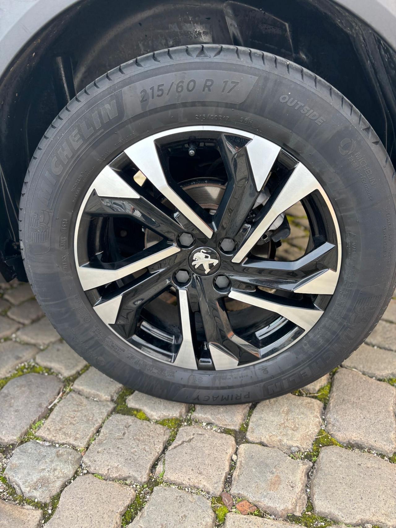 Peugeot 2008 BlueHDi 100 S&S Allure Navi Pack