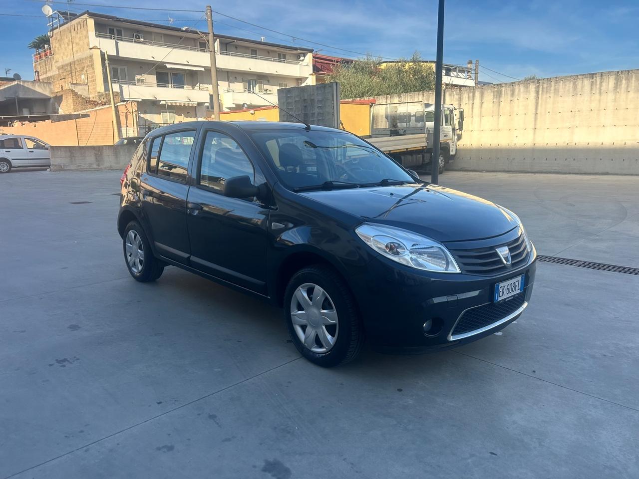 Dacia Sandero 1.2 16V Blackline