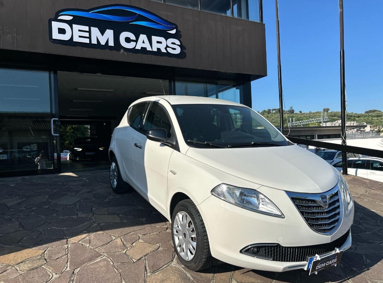 Lancia Ypsilon 0.9 TwinAir 85 CV 5 porte Metano Ecochic Silver
