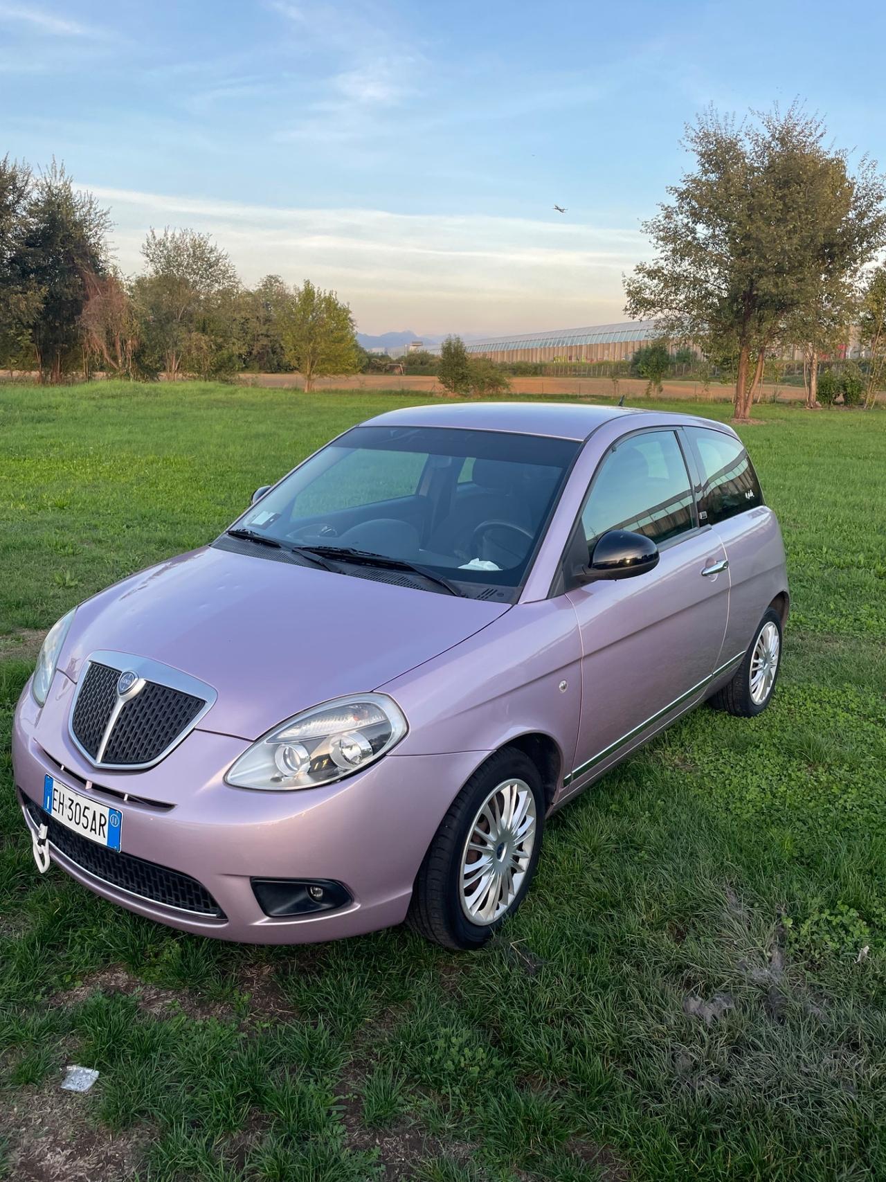 Lancia Ypsilon 1.2 69 CV Unyca