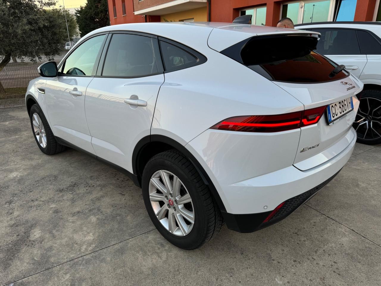 Jaguar Epace autocarro