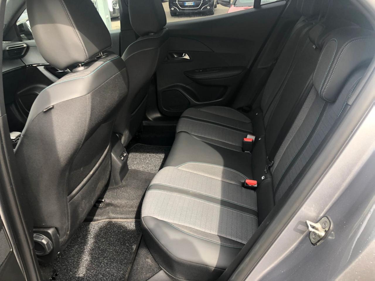 Peugeot 2008 BlueHDi 130 S&S EAT8 Allure Pack