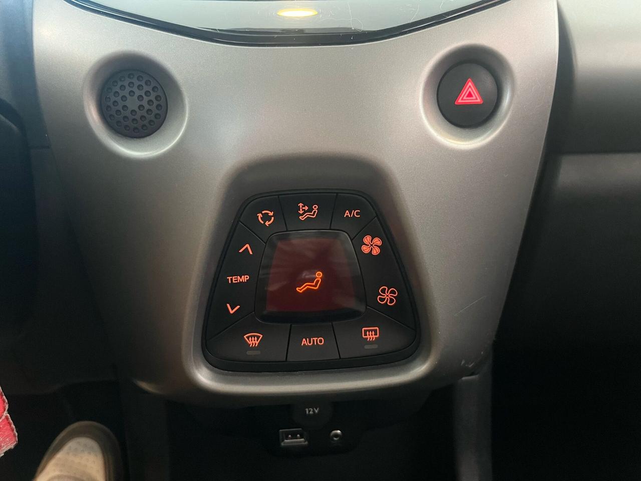 Toyota Aygo 1.0 VVT-i 69 CV 5 porte x-black TSS MMT