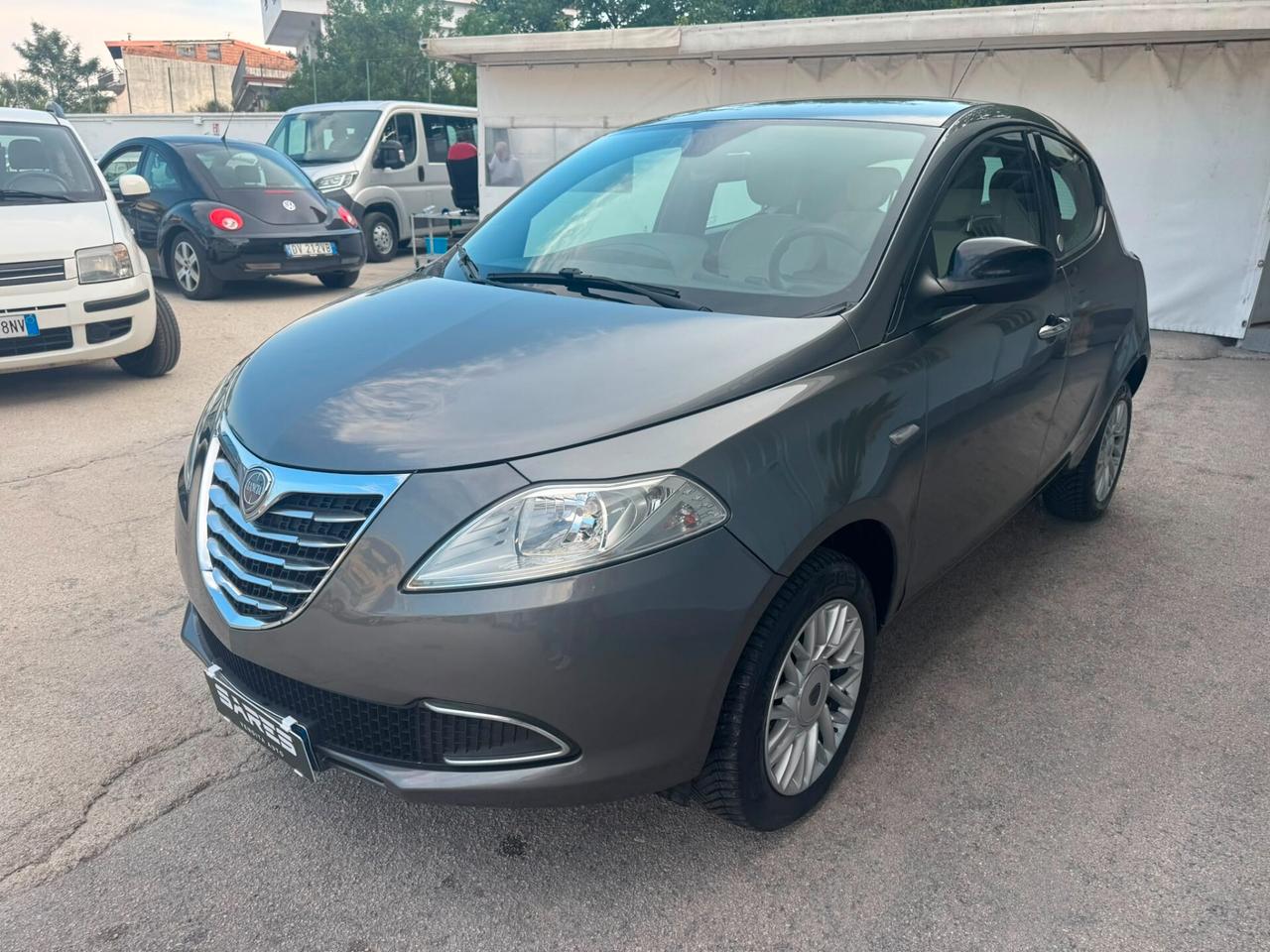 Lancia Ypsilon 0.9 TwinAir 85 CV 5 porte Metano Ecochic Elefantino
