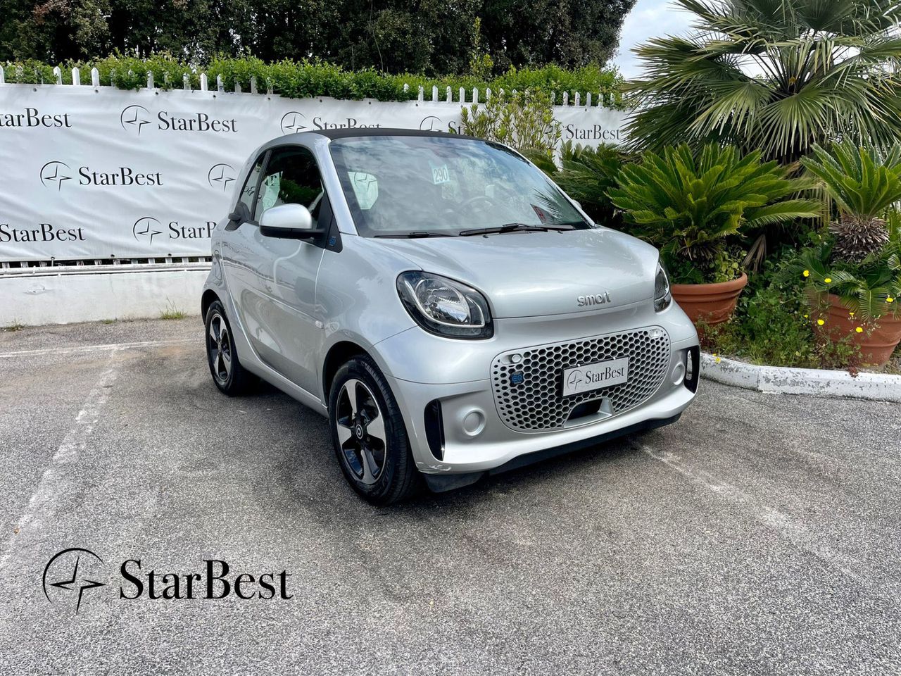 Smart ForTwo EQ Passion*navi*pdc*bracciolo*km 11000*kit cavi di ricarica