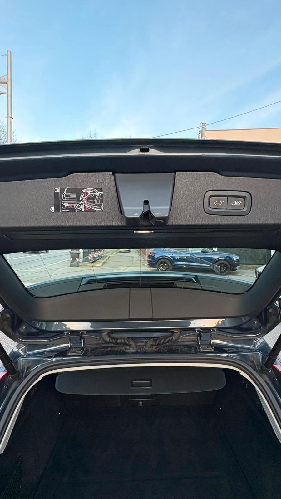 Volvo V60 B4 (d) Geartronic Momentum Business Pro