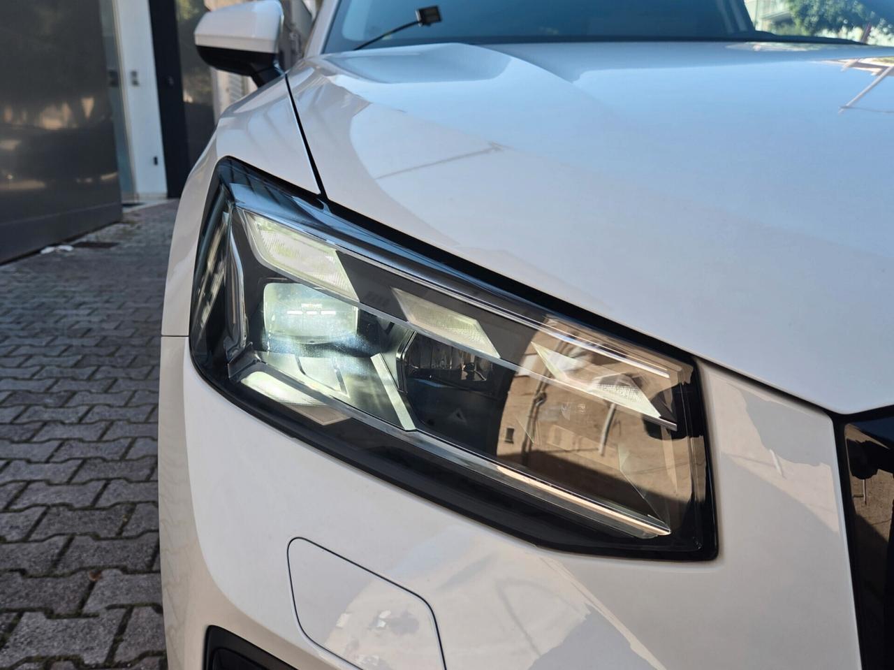 Audi Q2 30 TDI IDENTITY BLACK