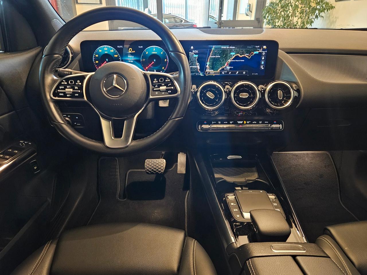 MERCEDES GLA 200D SPORT PLUS