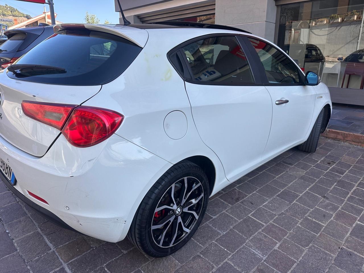 Alfa Romeo Giulietta 1.6 JTDm-2 105 CV Distinctive tetto apribile