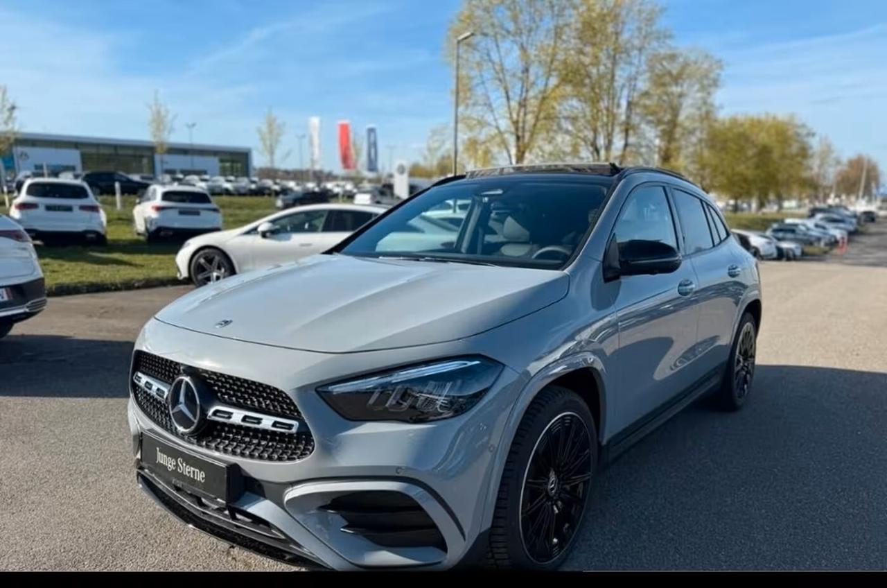 MERCEDES-BENZ GLA 200D NEW 150CV AUTOMATIC 4MATIC AMG LINE ( FARI LED - TETTO PANORAMICO APR. - AMBIENT LIGHTS - PELLE - CRUISE - NIGHT PACK - NAVI PREMIUM - PARK ASSIST - TELECAMERA 360 - CERCHI 20 ) KM 3000