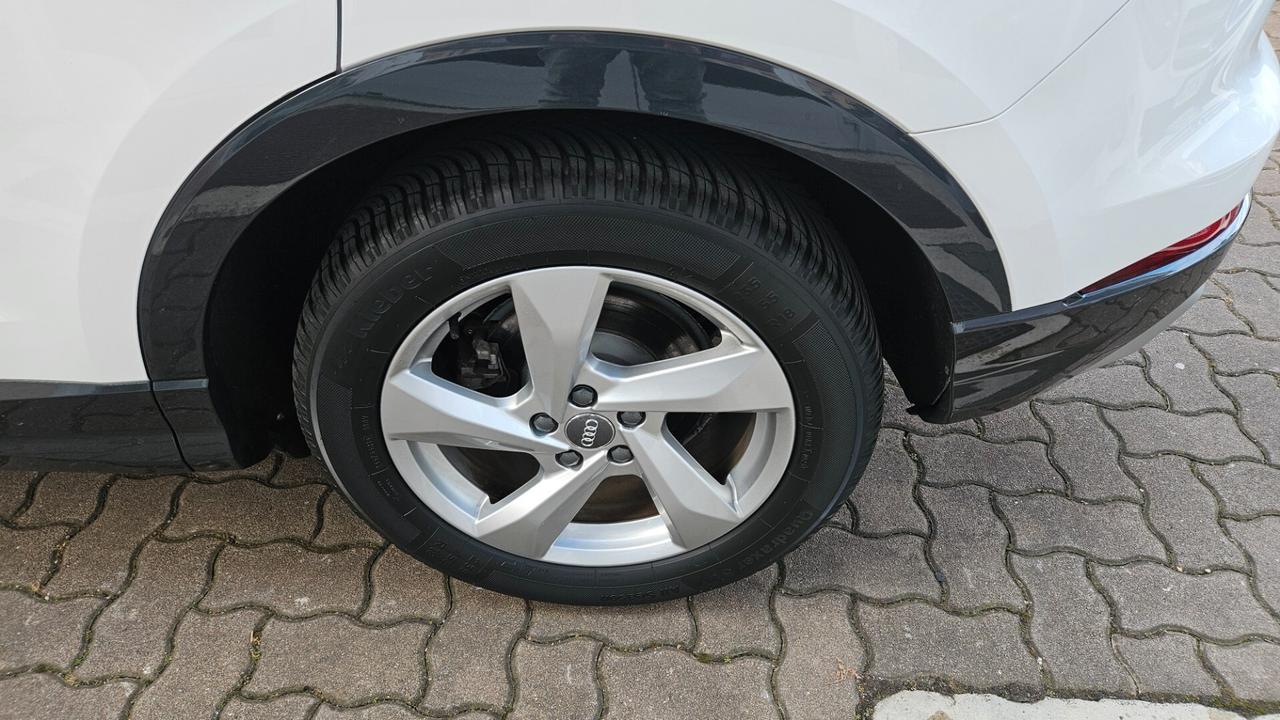 Audi Q3 35 1.5 tfsi mhev ADVANCED s-tronic SED-RISC-COCKPI