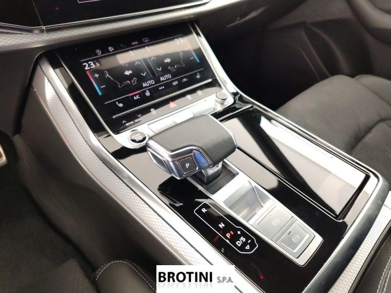 Audi Q8 50 TDI 210kW quattro tip. S Line Edition
