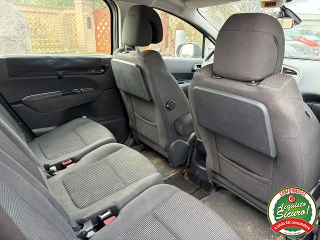 PEUGEOT 5008 1.6 e-HDi 115CV Stop&Start cambio robotizzato Allu