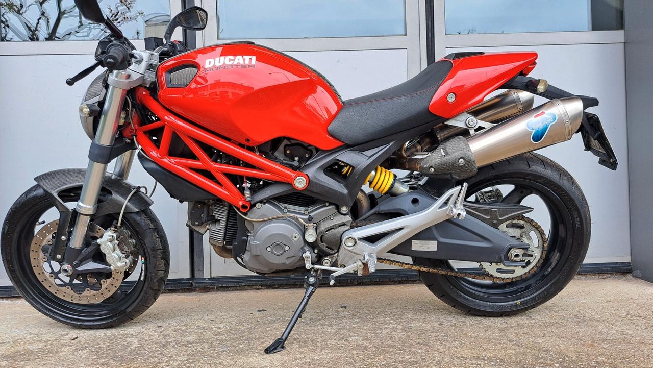 Ducati monster 696