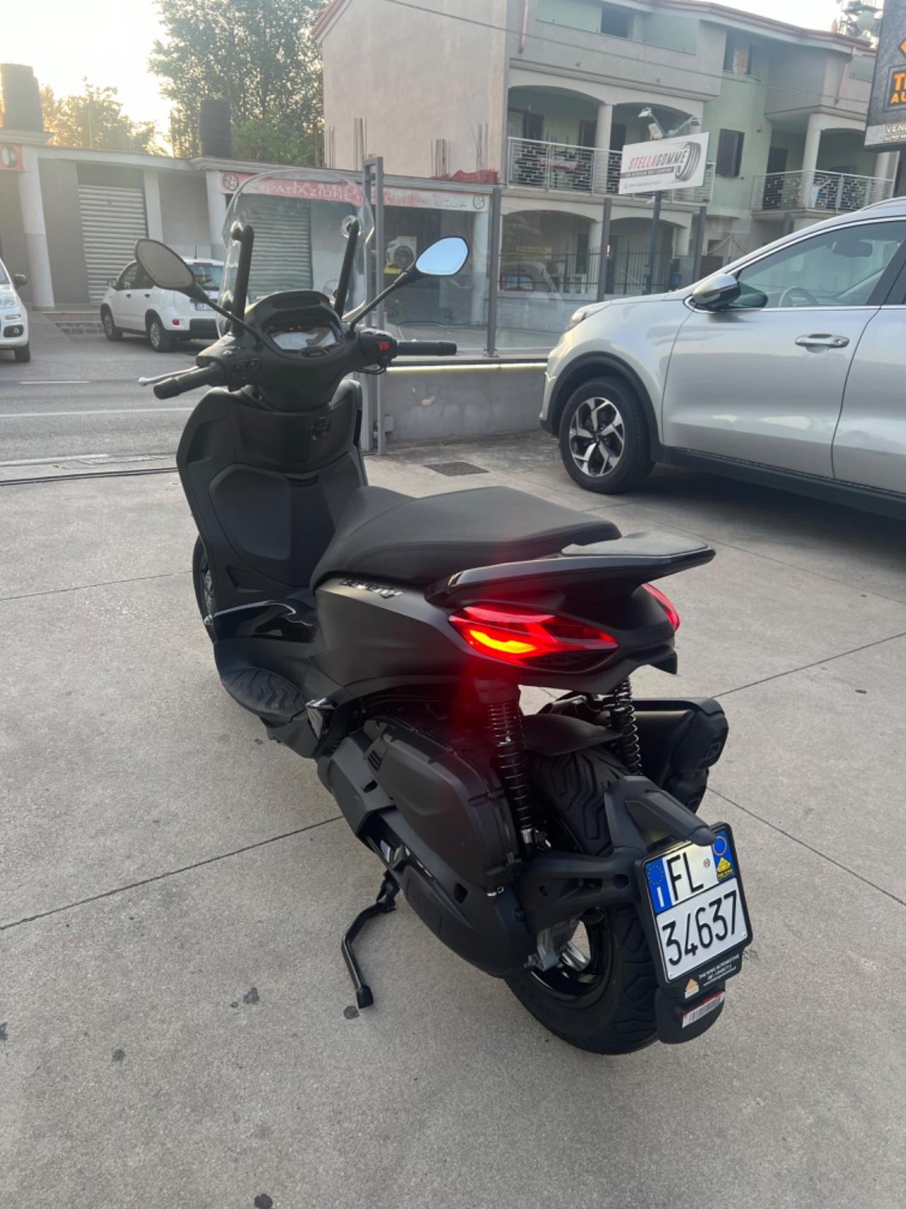 Piaggio Beverly 400 DEEP BLACK
