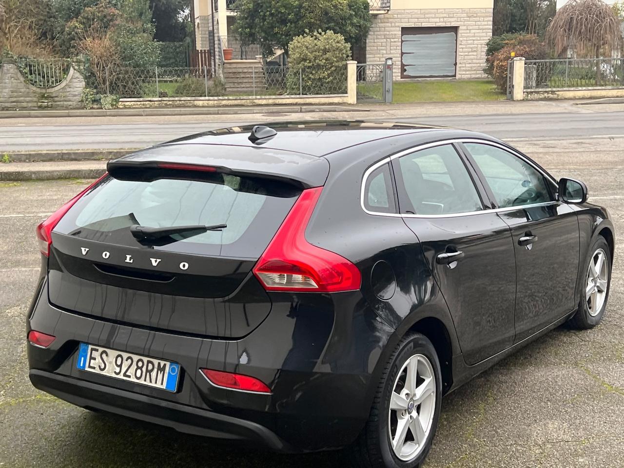 Volvo V40 D3 R-design