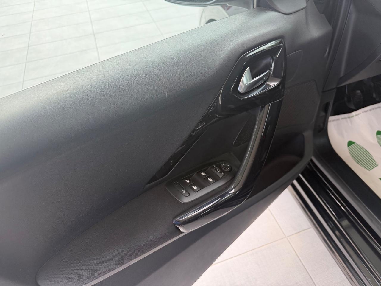 Peugeot 208 1.4 HDi 68 CV 5 porte Allure